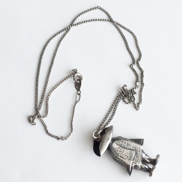 Sterling Silver vintage sombrero poncho man pendant necklace - Picture 7 of 10